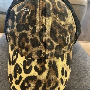 Cross cross back kids pony cap in Leopard print